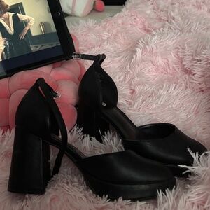 Women’s black heels